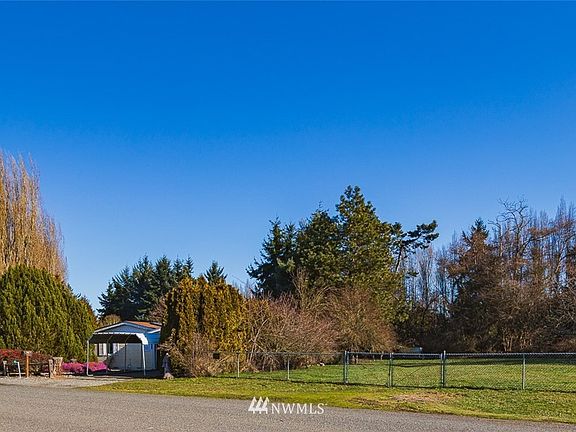 Front of house w/ 2nd lot to south of house