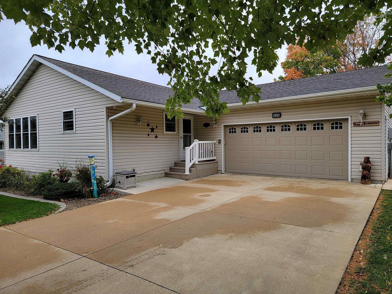 815 Division St, Cresco, IA 52136 Zillow