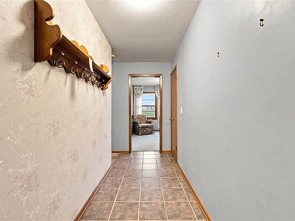 5th image of 207 Augustus St
