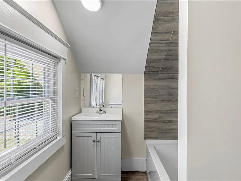 1506 Martin Luther King Jr Dr — Photo 32
