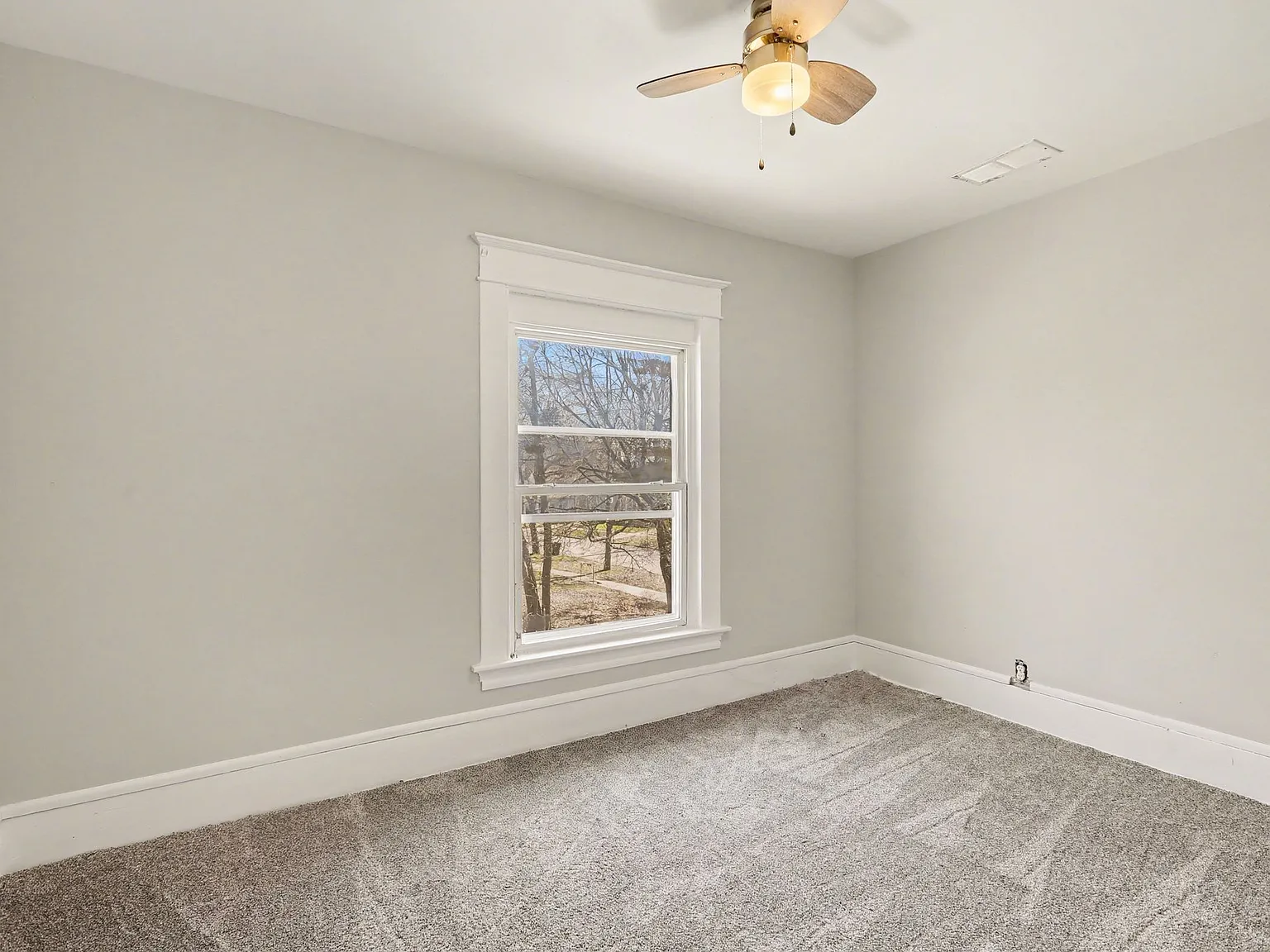 2 bed, 1000 sqft, $1,175 — Photo 4