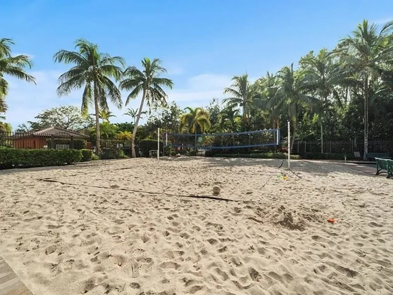9102 Chula Vista St #11302 — Photo 32