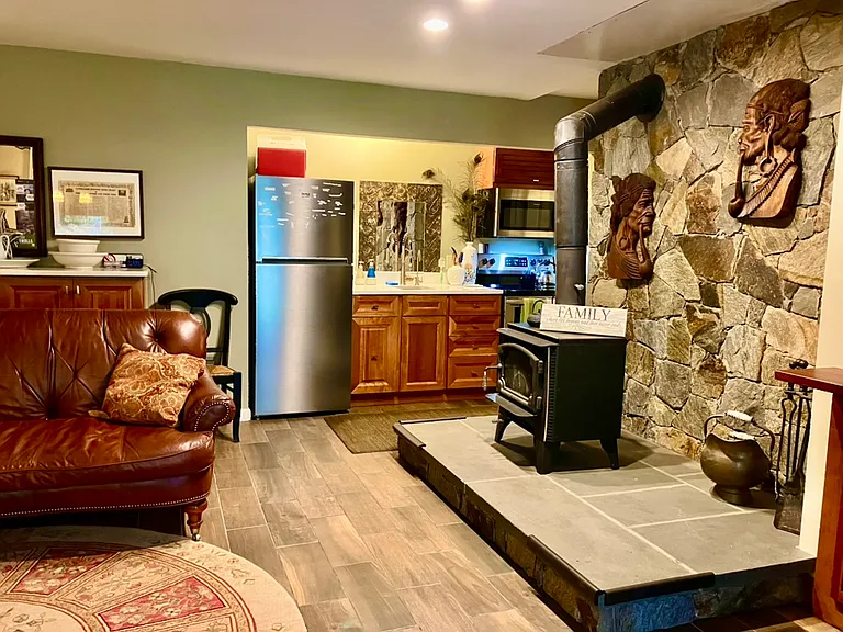 50 Wood Ave — Photo 8