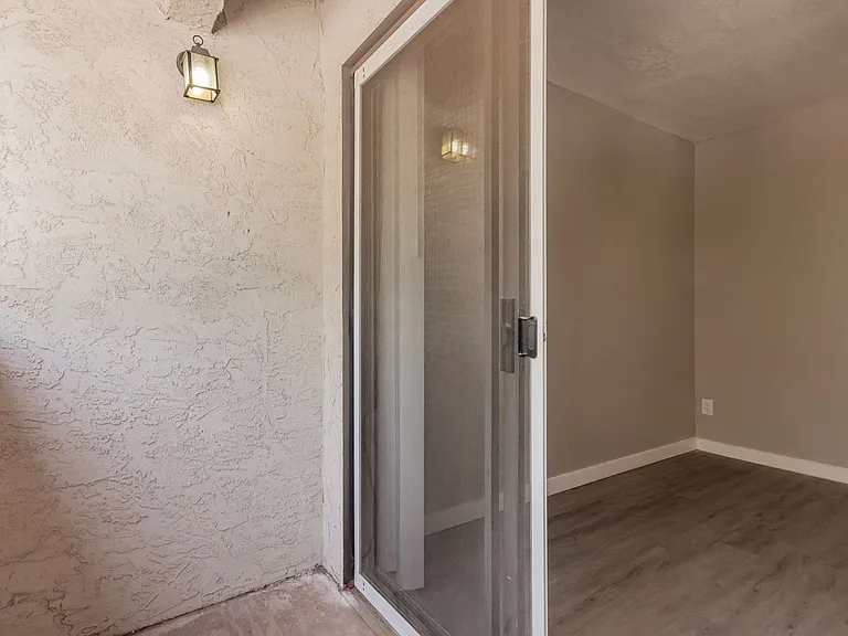 736 S Farmer Ave — Photo 17