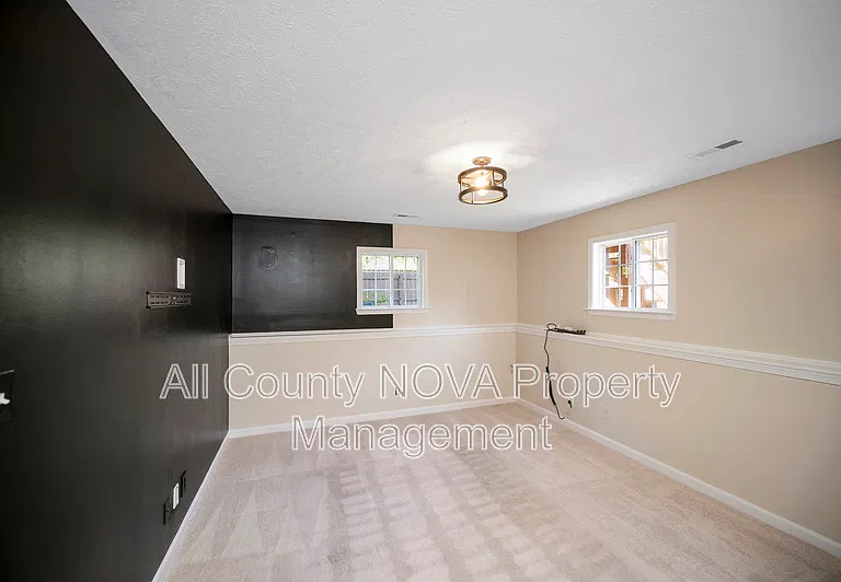 610 Kensington Dr — Photo 11