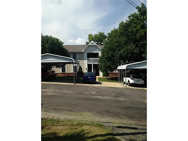 707 4th St APT A photo 1