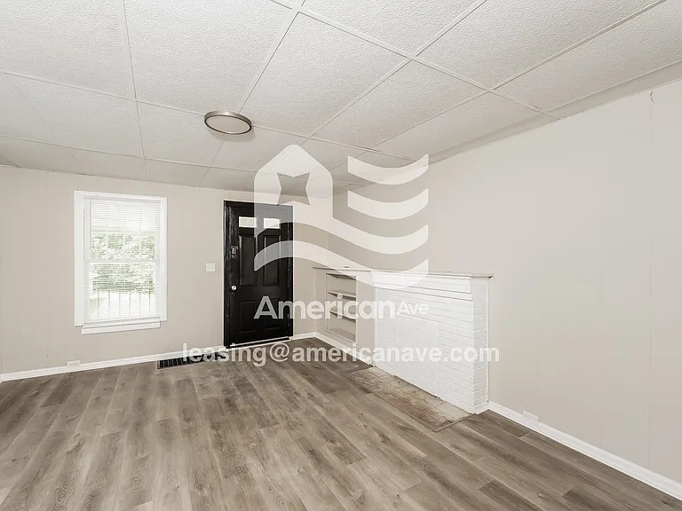 1504598_002_living_room_12865725.jpg