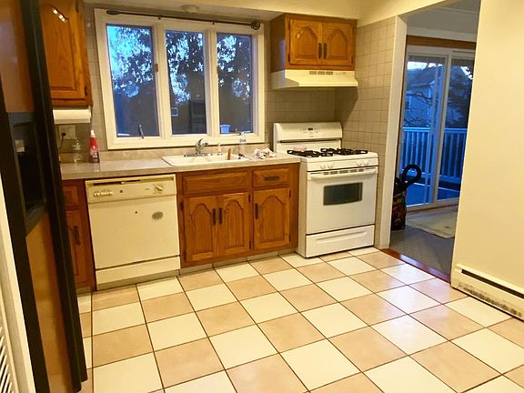 3rd image of 11 Laurel Pl Floor 2