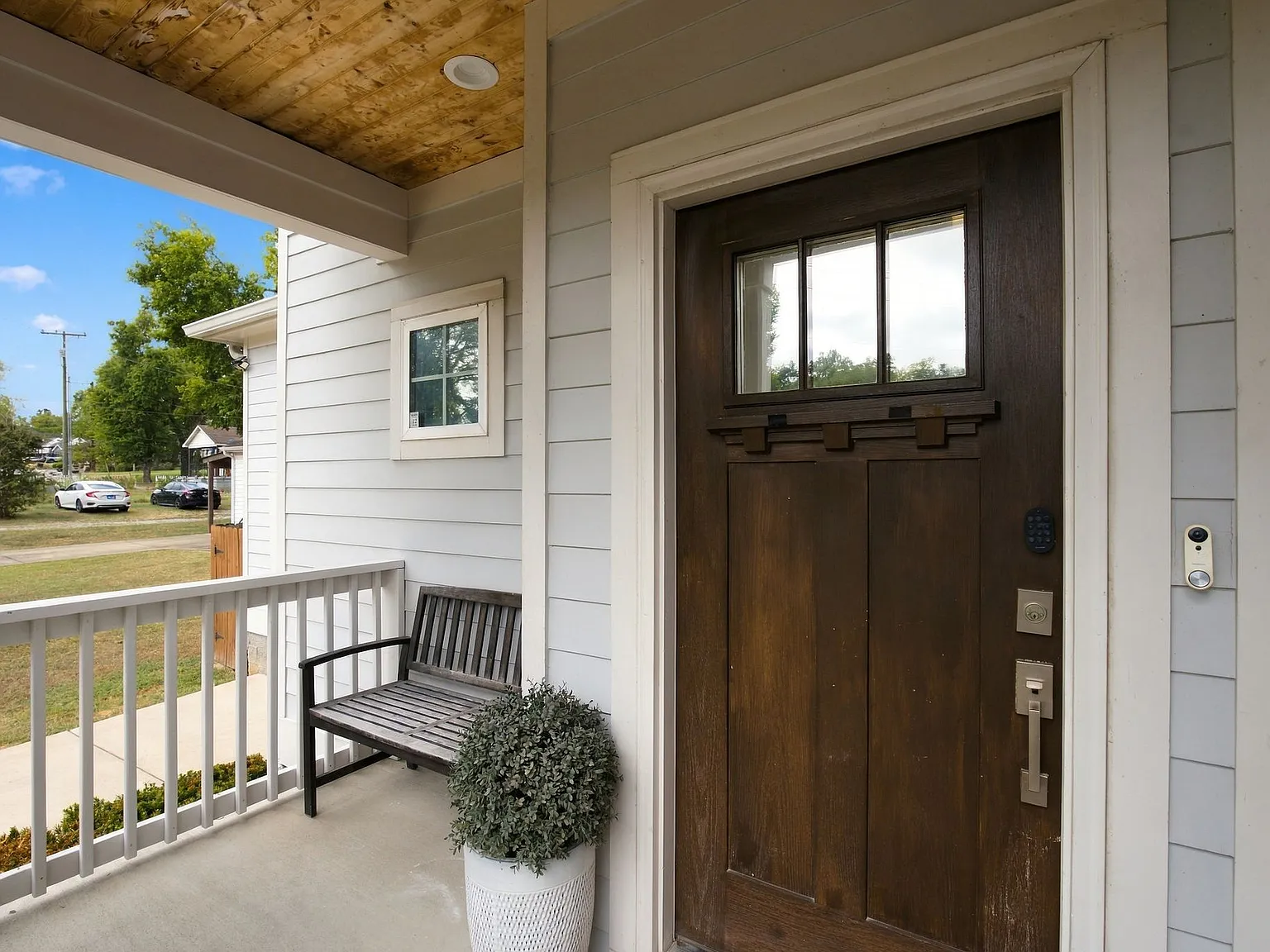 653 James Avenue - 1 — Photo 4