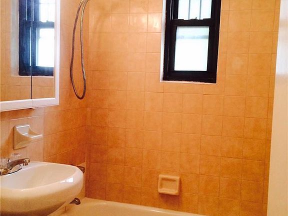 4th image of 13412B Jewel Ave #B