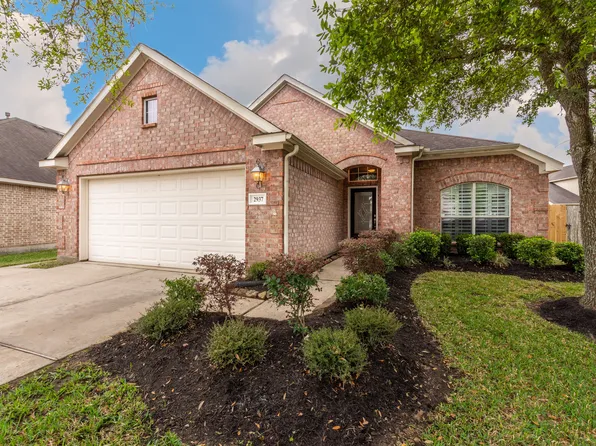 2937 Standing Springs Ln, Dickinson, TX 77539