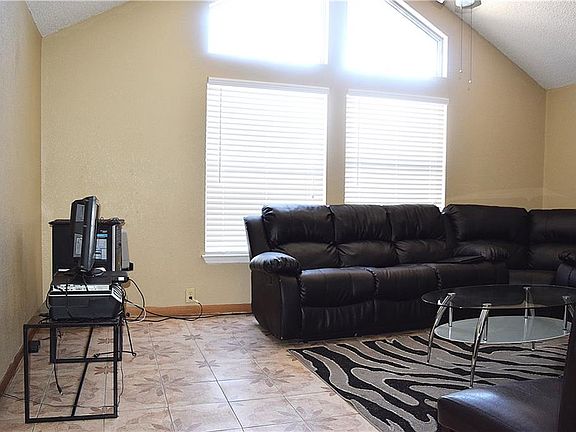 4th image of 1410 Gene Torres Dr