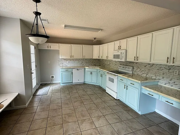 604 Gibson Forest Dr — Photo 2