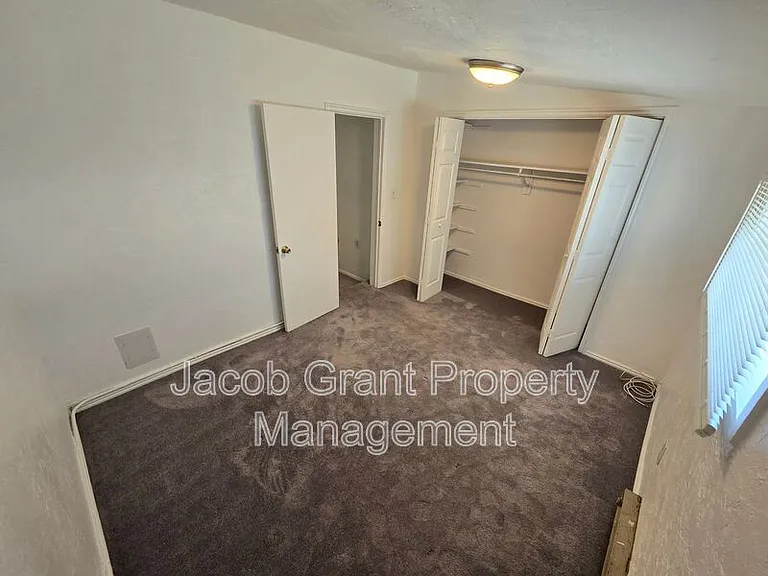 520 N Water Ave #1 — Photo 6
