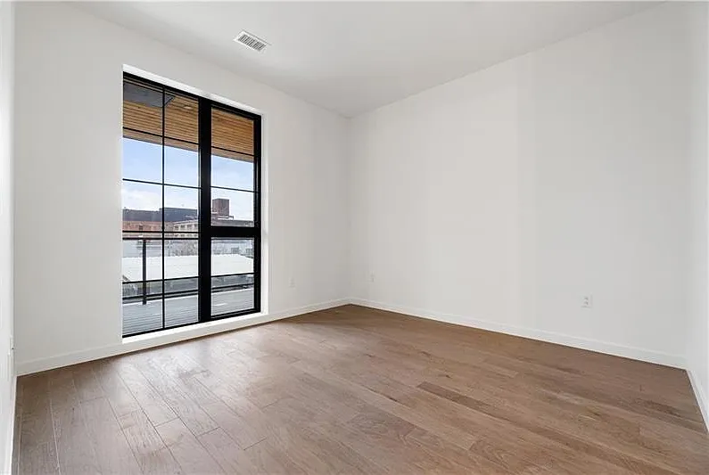 1 bed, 883 sqft, $2,500 — Photo 3