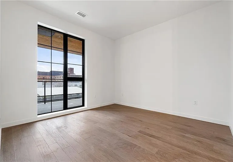 2635 Penn Ave #304 — Photo 7