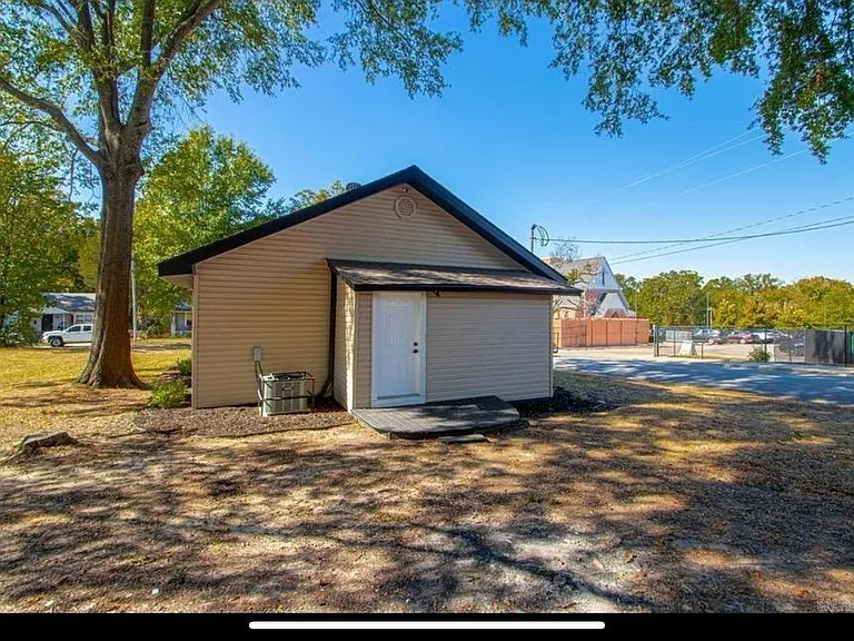 2501 S Maple St — Photo 34