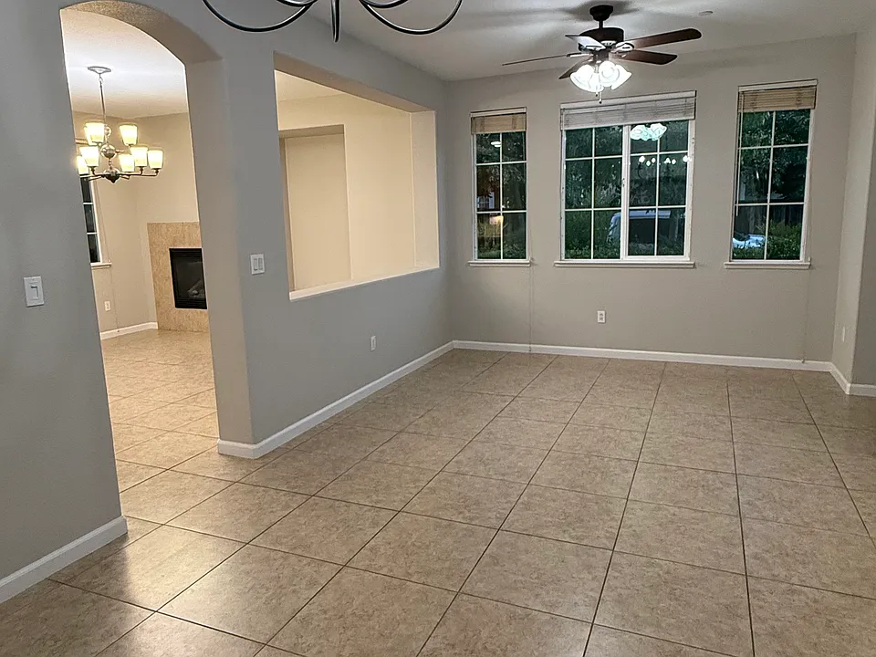 2090 Sierra View Cir #3