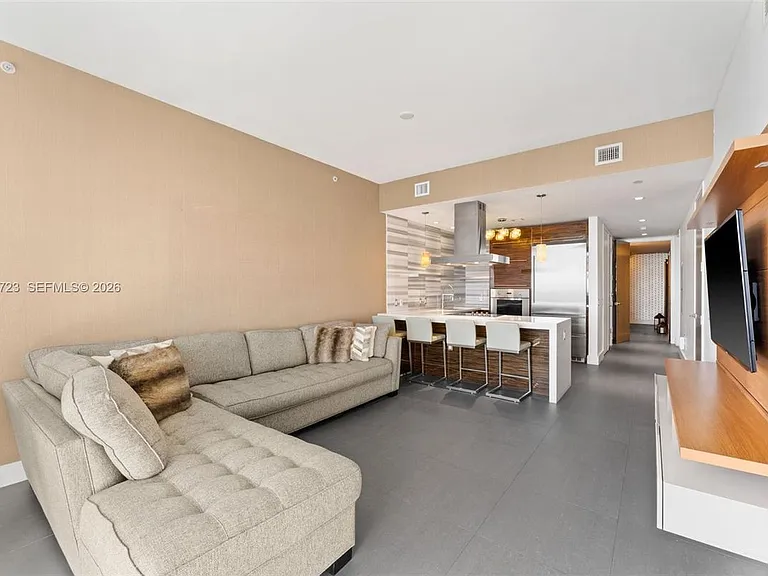 1100 Biscayne Blvd #4502 — Photo 1