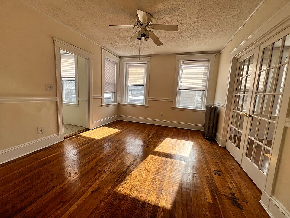 1st image of 8 Barrows St #6