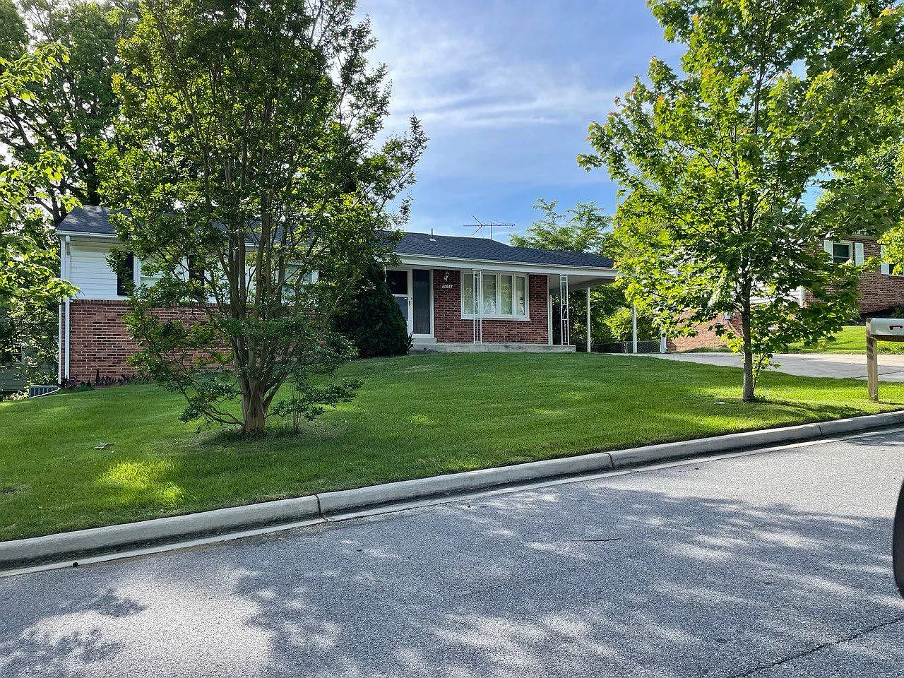 5 bed, 2450 sqft, $4,500 — Photo 1