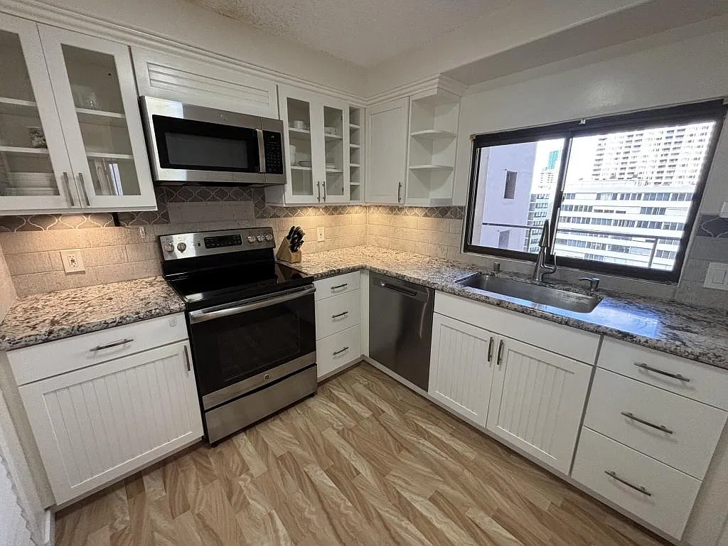 1910 Ala Moana Blvd #14C — Photo 2