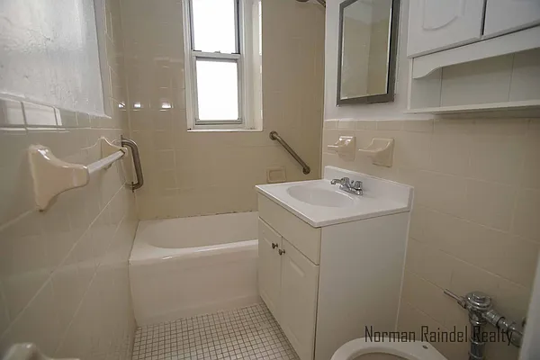 Rented by Norman Raindel, LREB | media 10