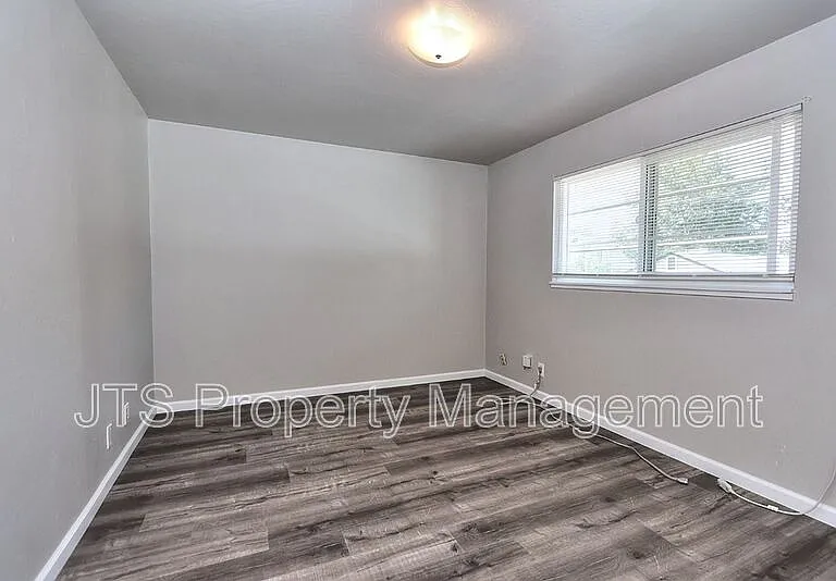 4439 V St #5 — Photo 7