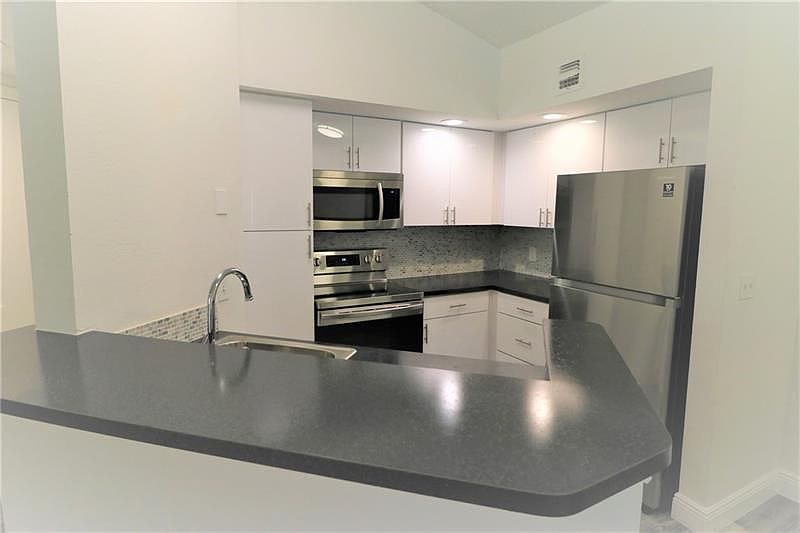 1st image of 3340 Pinewalk Dr N APT 1522