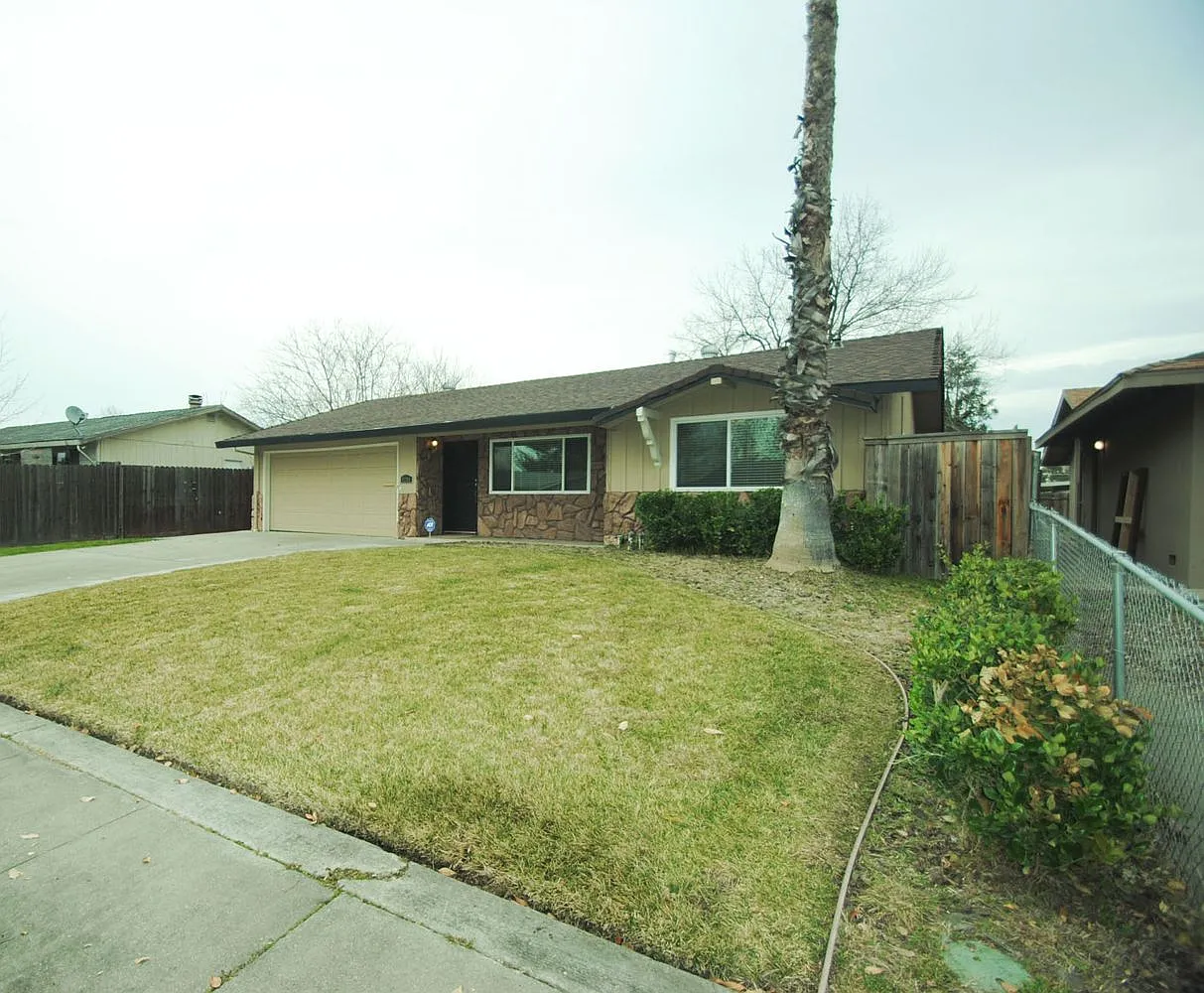 4205 Sloan Dr photo 1