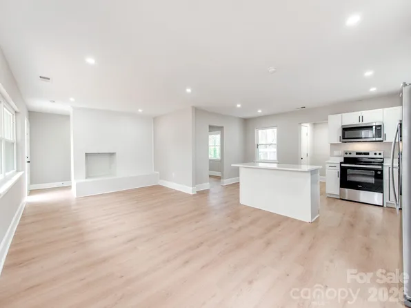 2025 Birchcrest Dr, Charlotte, NC 28205