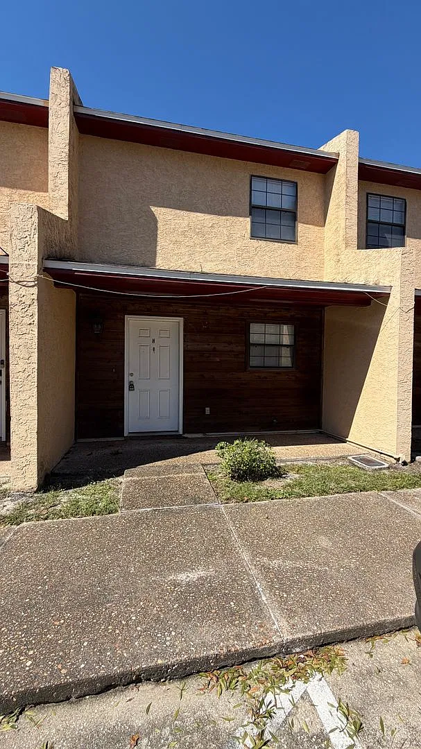 6913 Cherry Street — Photo 1
