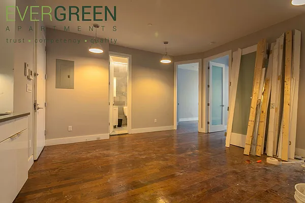 Rented by Evergreen Apartments BK | media 9