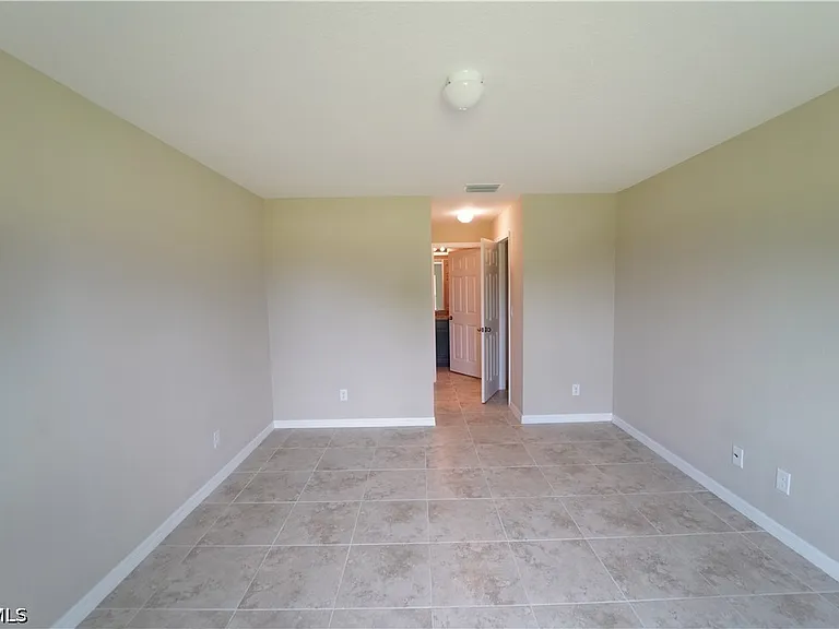 2800 NW 25th Ter — Photo 12