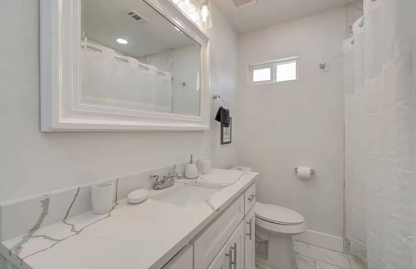 2 bed, 917 sqft, $2,800 — Photo 1