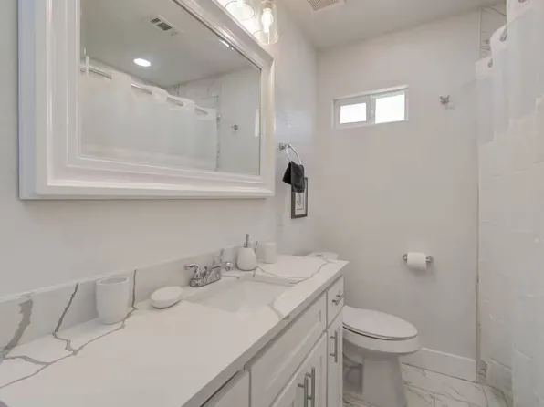 304 Eastwood St #A, Houston, TX 77011