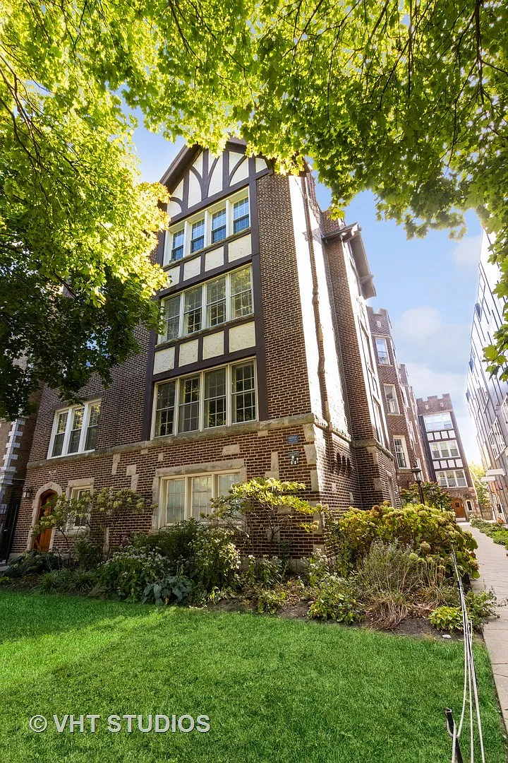 1527 W Estes Ave APT 2A photo 1