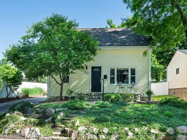 508 Quarter St, Rochester, MI 48307