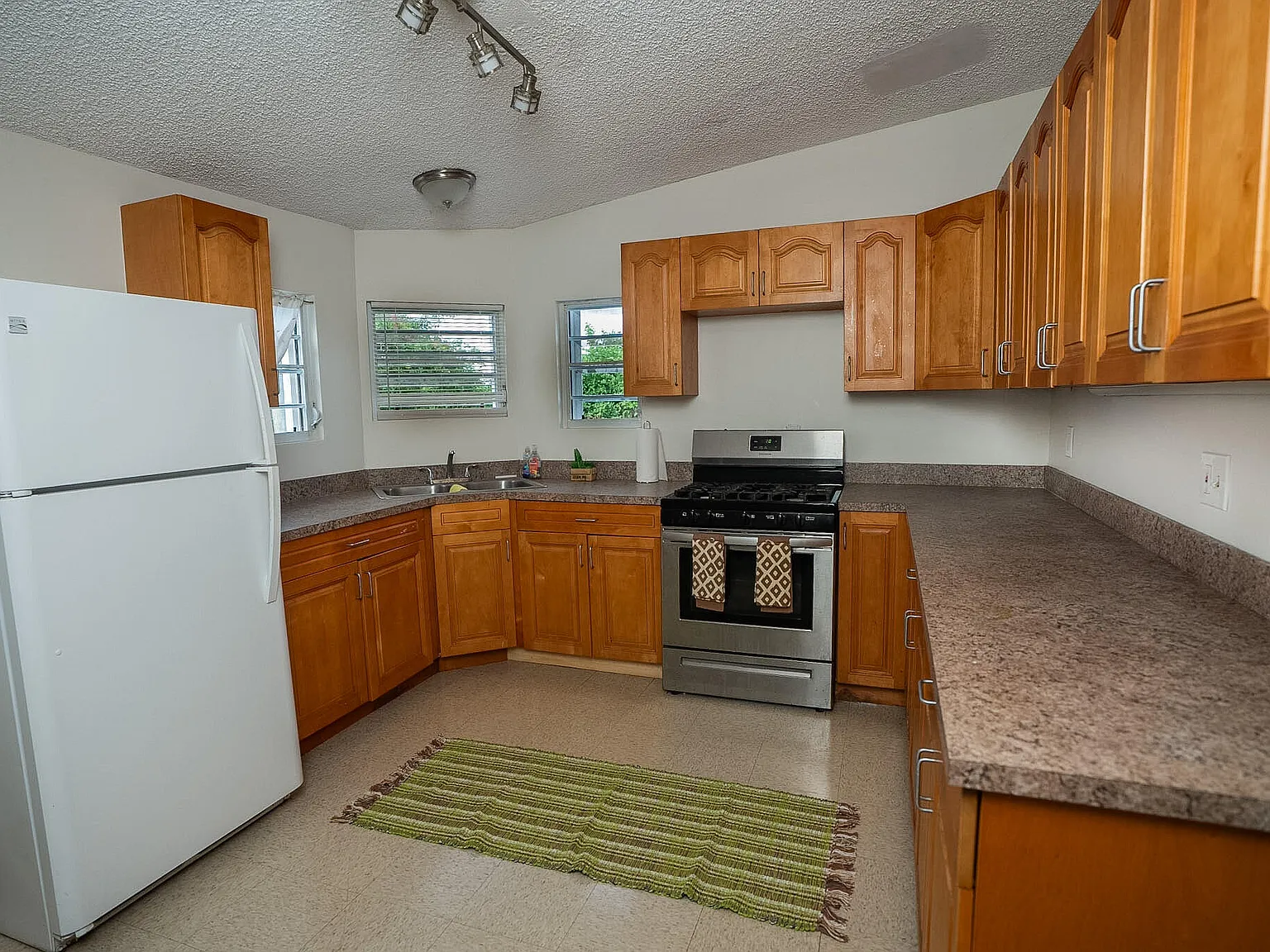 3 bed, $2,700 — Photo 3