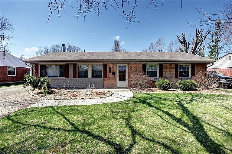 1st image of 230 Pinegrove Dr