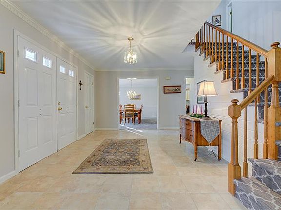 4th image of 30 Green Meadow Blvd