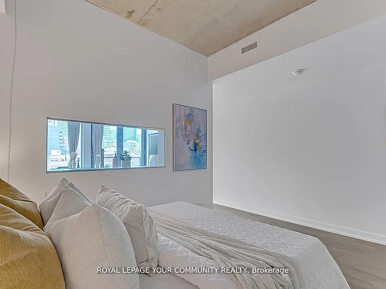 560 King St W #510 — Photo 9