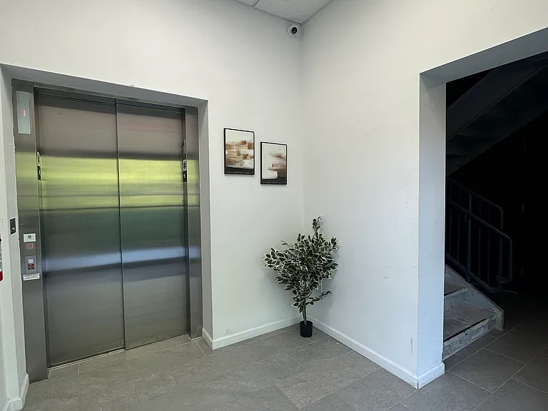 207 Redwood Ave #202 — Photo 6