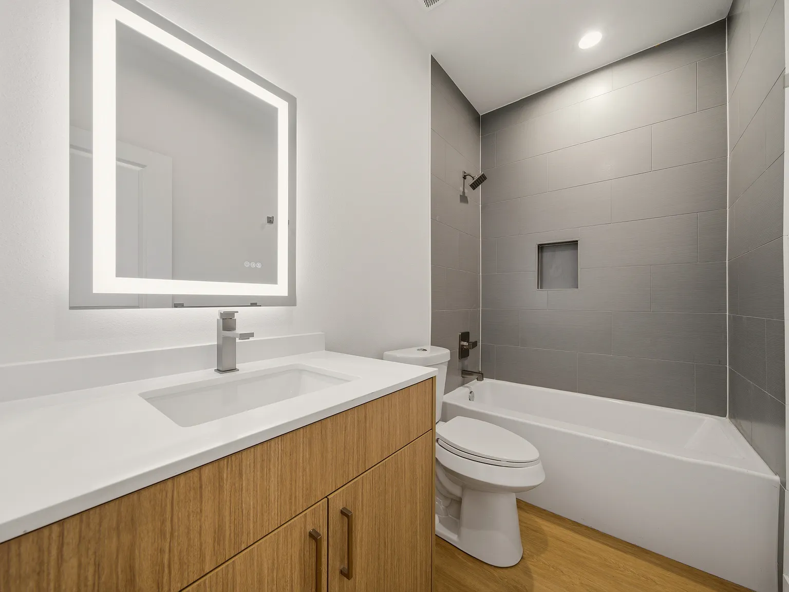 3 bed, 1300 sqft, $1,900 — Photo 4