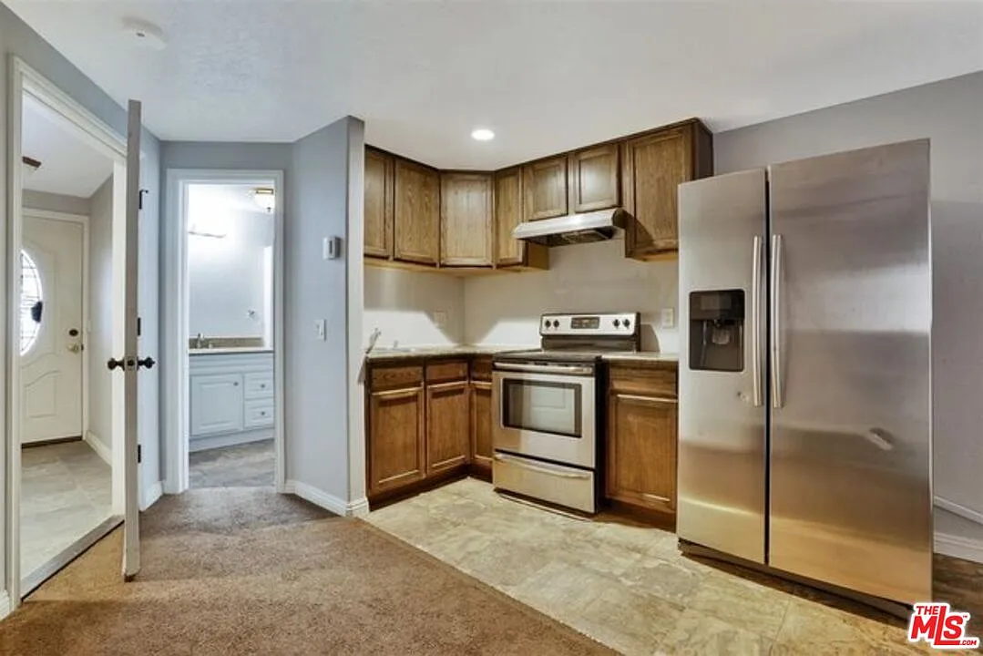 3 bed, 3.5 bath, 1782 sqft, $8,500 — Photo 3