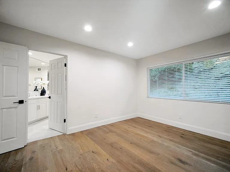 4732 Del Moreno Dr — Photo 43