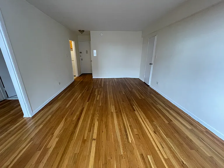 61-10 Alderton St #3M — Photo 2