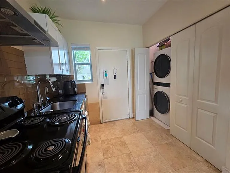 1045 Lenox Ave #6 — Photo 6