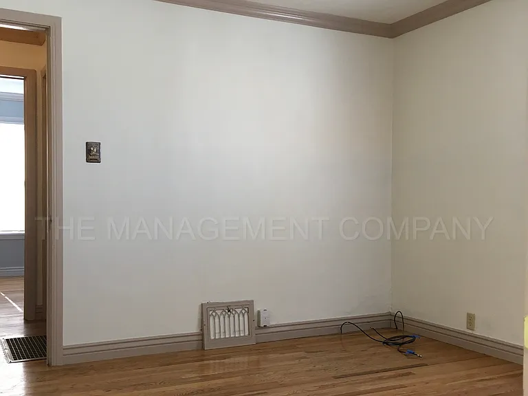 576 Addison Ave W — Photo 14
