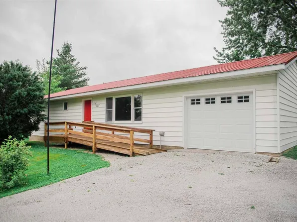 107 N 1st St, West Point, IL 62380